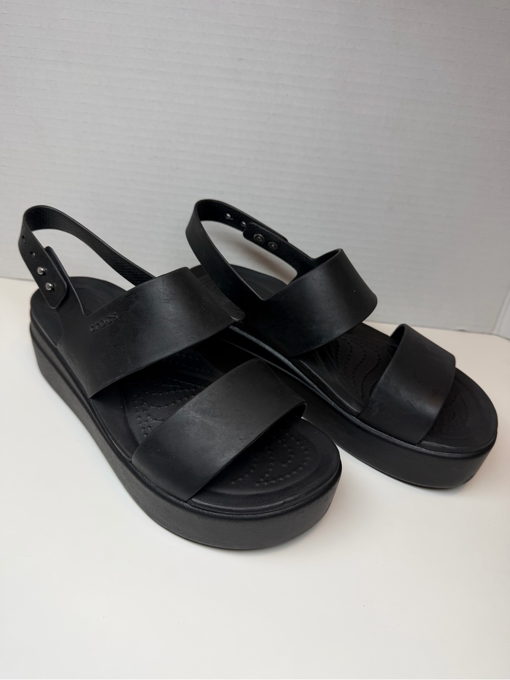 Crocs Women's Brooklyn Low Wedge Sandal